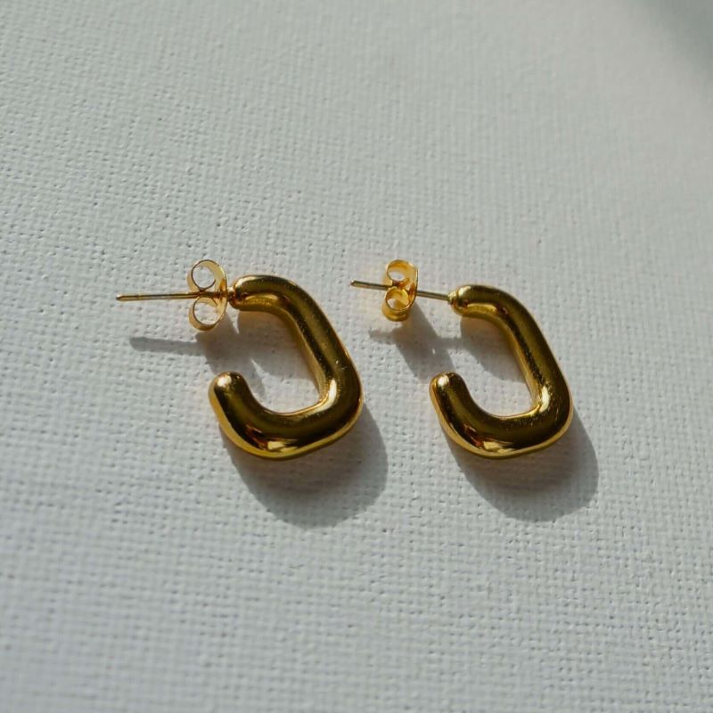 Sleek Hoops - Waterproof Earrings Canada - 18K Gold Steel Hoops - Minimalist Earrings