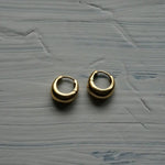 Load image into Gallery viewer, Sve Huggies - Surgical Steel Earrings - Real Gold Hoops
